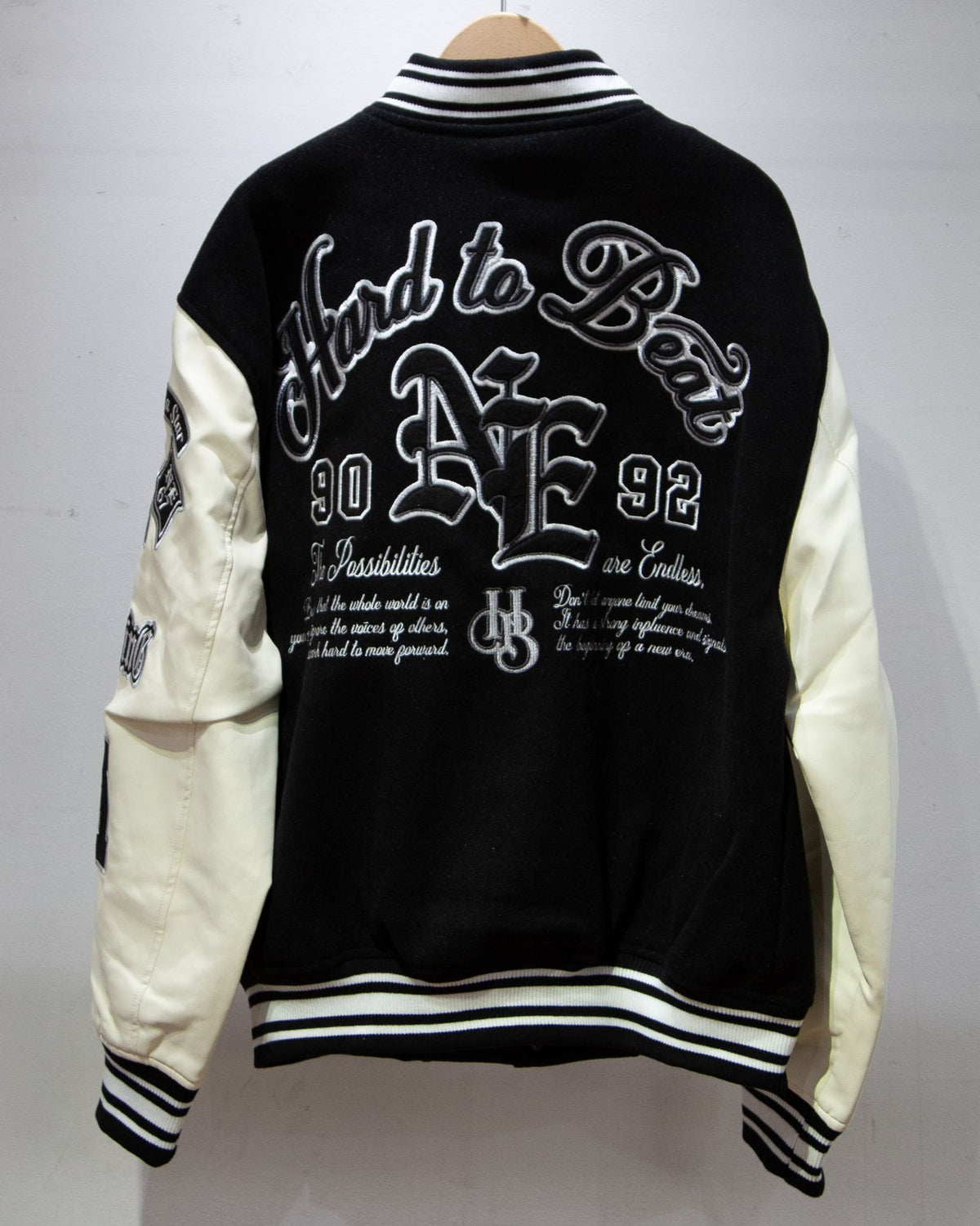 リブ襟ドット釦フェイクメルトン袖PUスタジアムブルゾン(254-2047)