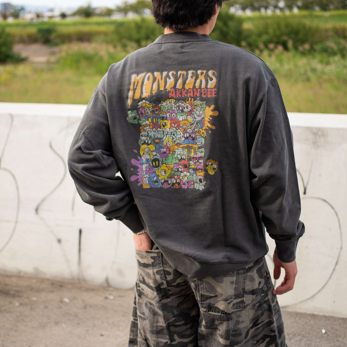 「とーる」MONSTERSイラスト ピグメントトレーナー(251-2266)