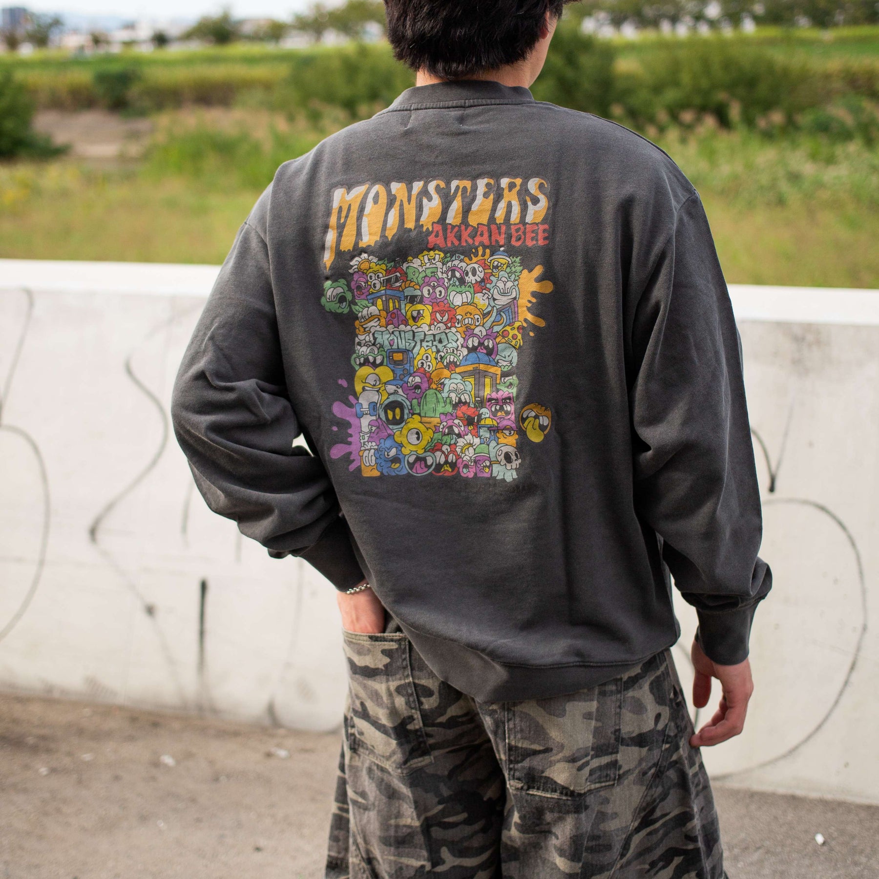 「とーる」MONSTERSイラスト ピグメントトレーナー(251-2266)