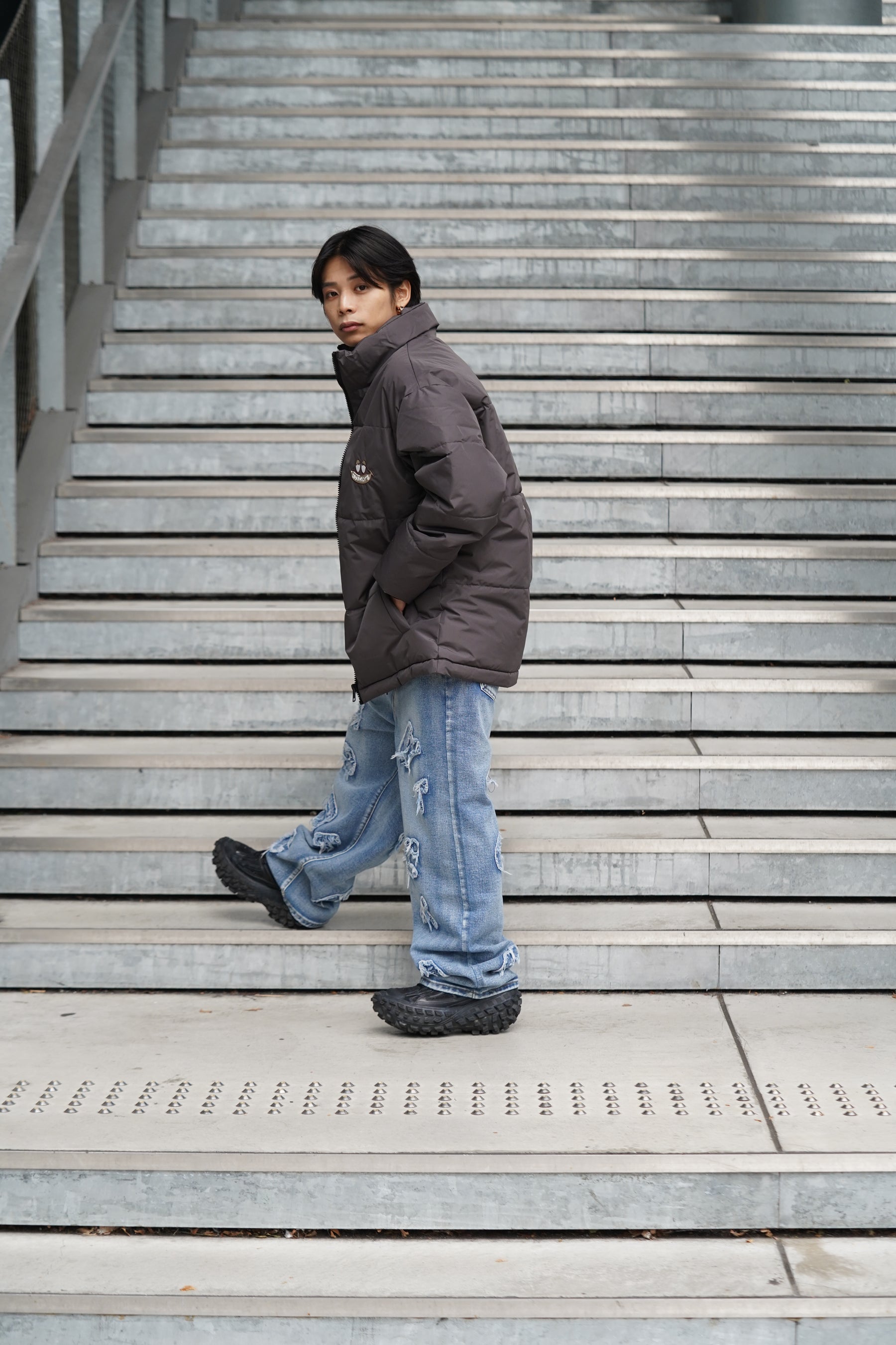 刺繍入り防風裏ラミネートインリブアウター