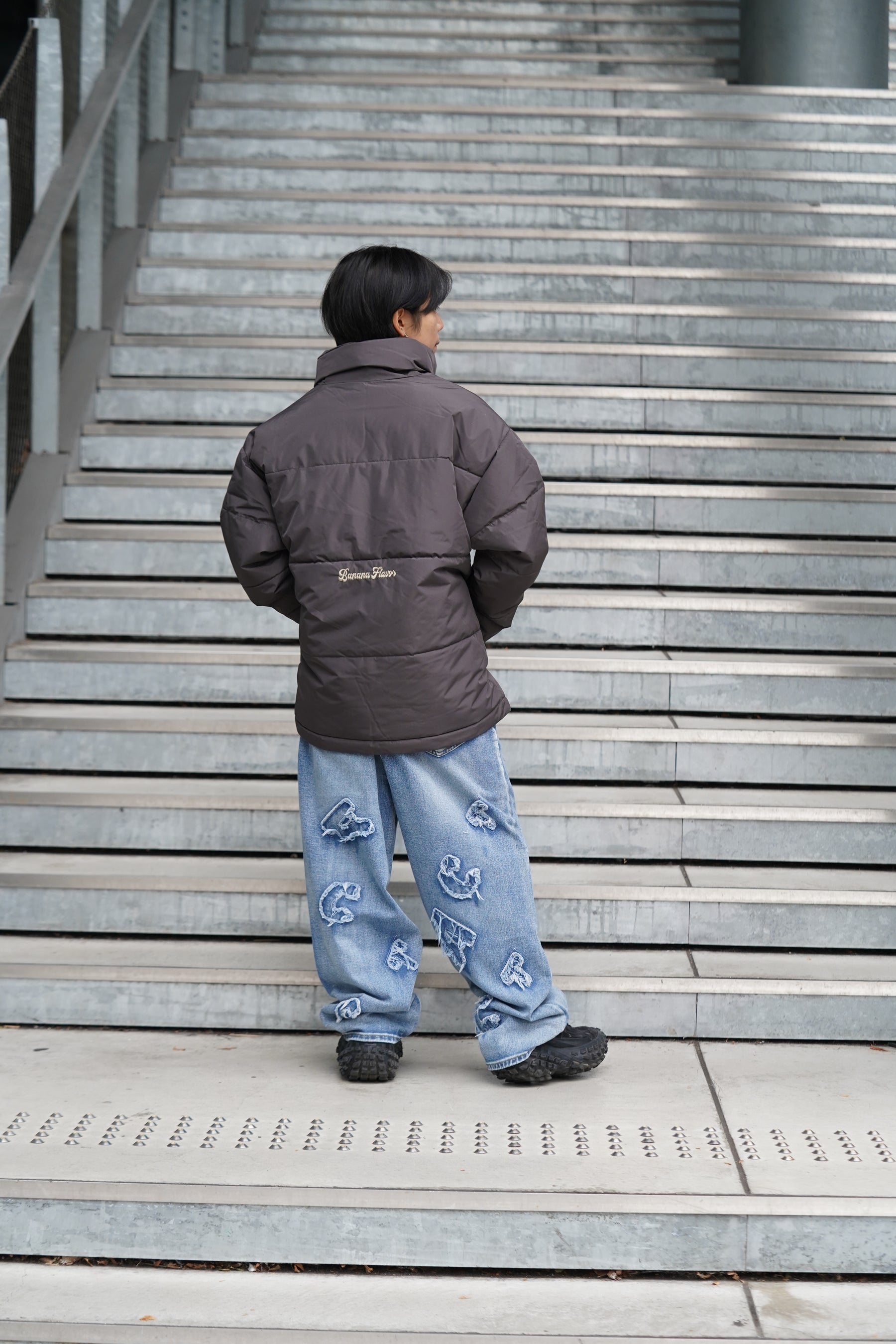 刺繍入り防風裏ラミネートインリブアウター