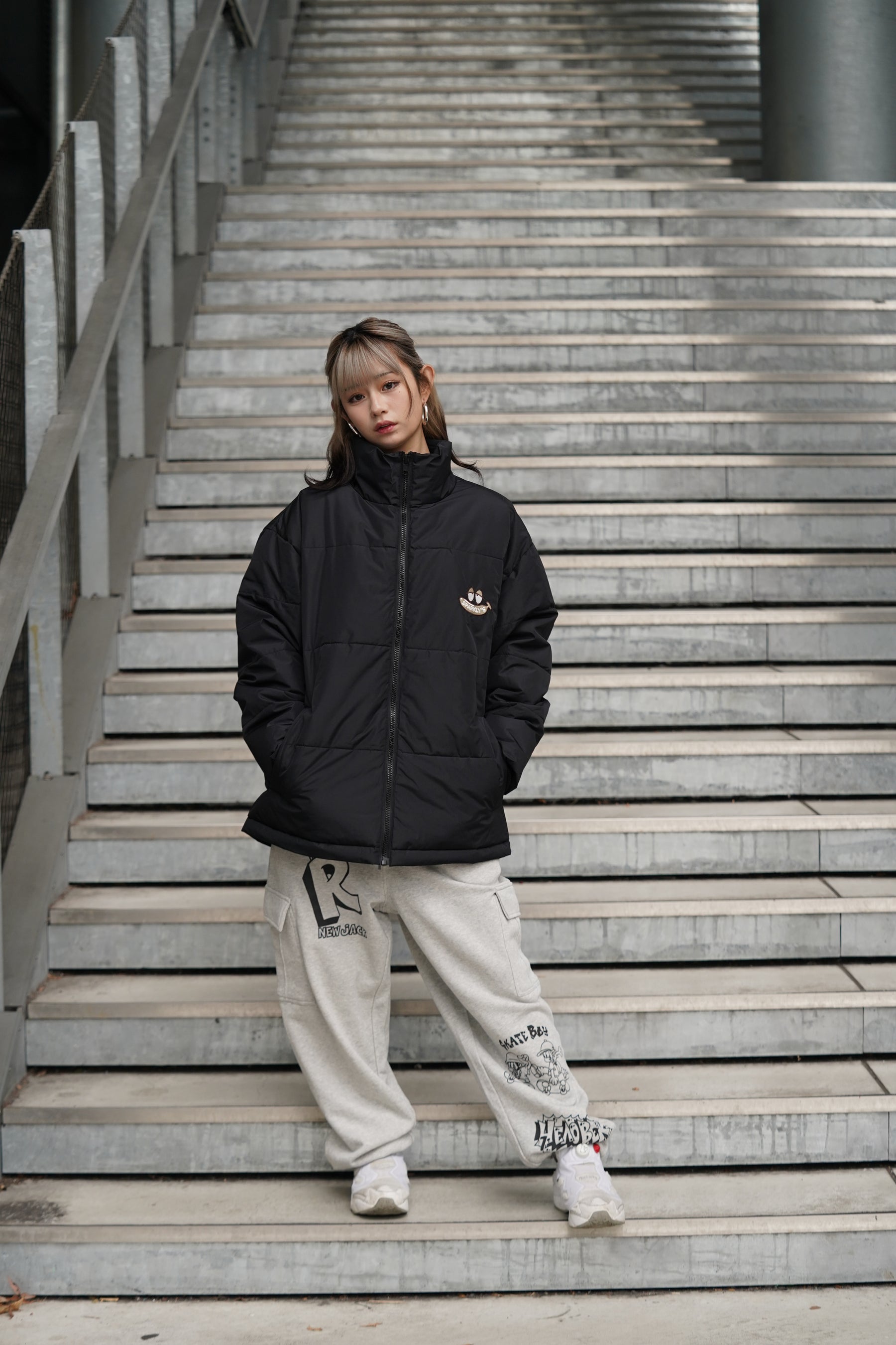 刺繍入り防風裏ラミネートインリブアウター