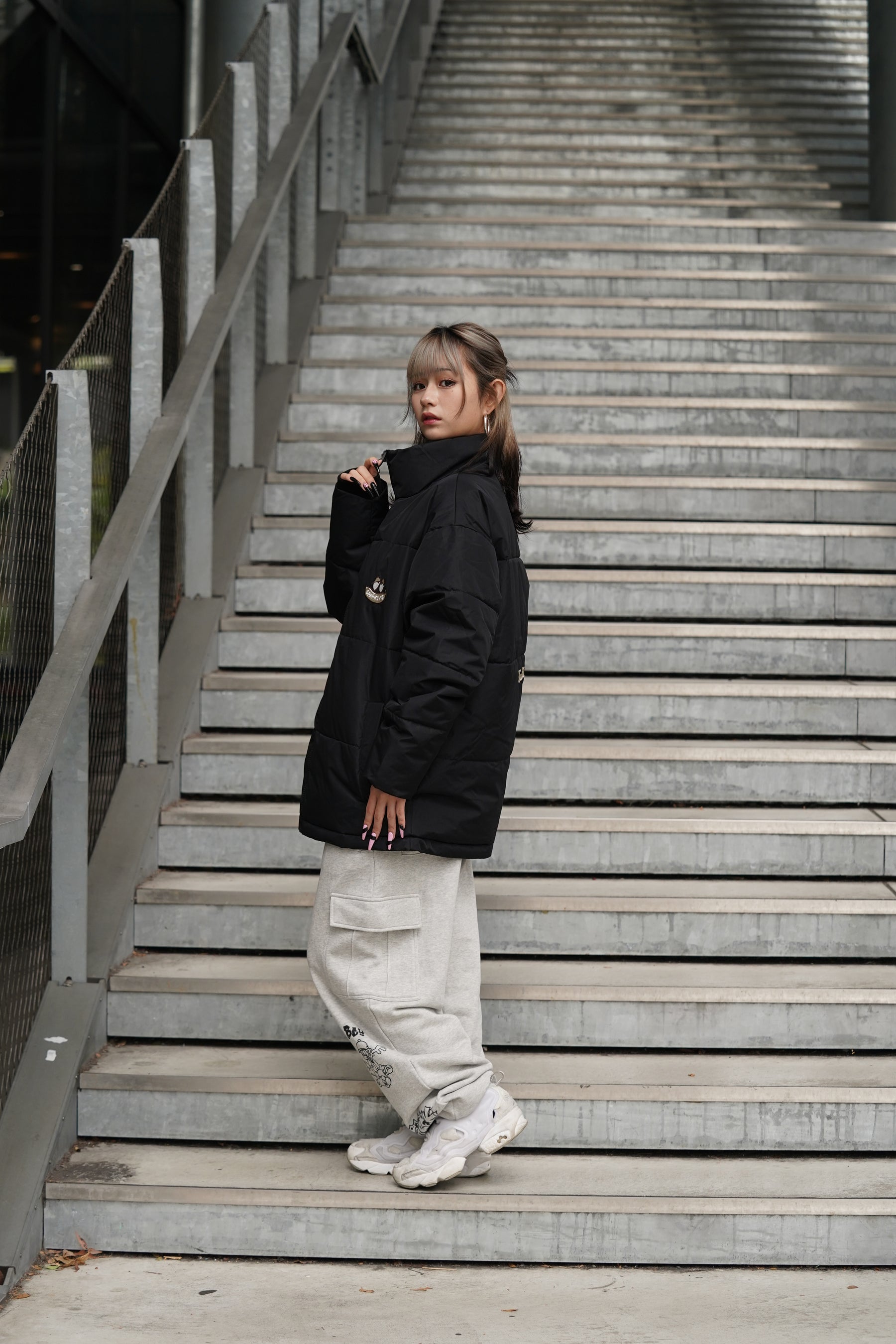 刺繍入り防風裏ラミネートインリブアウター