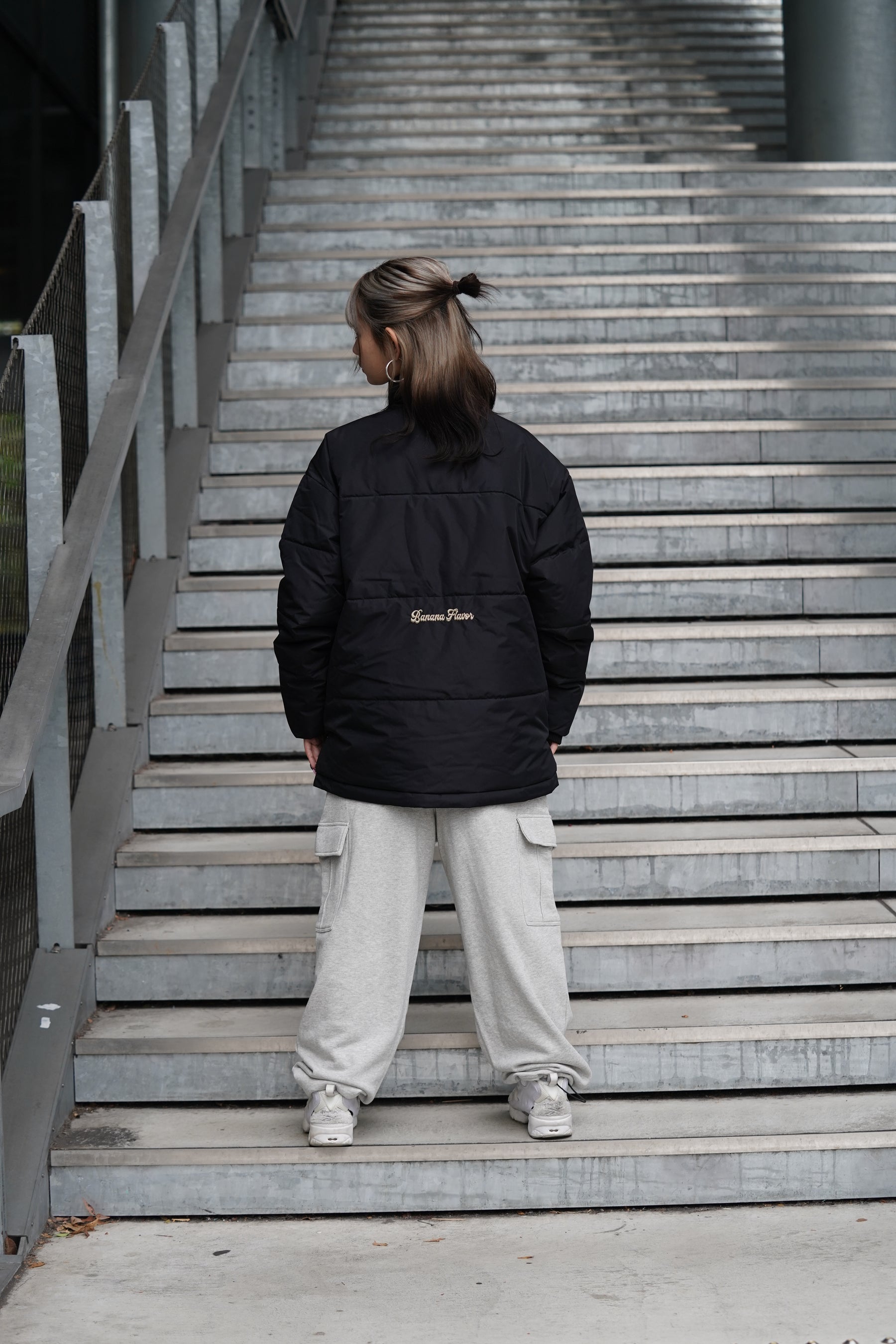 刺繍入り防風裏ラミネートインリブアウター