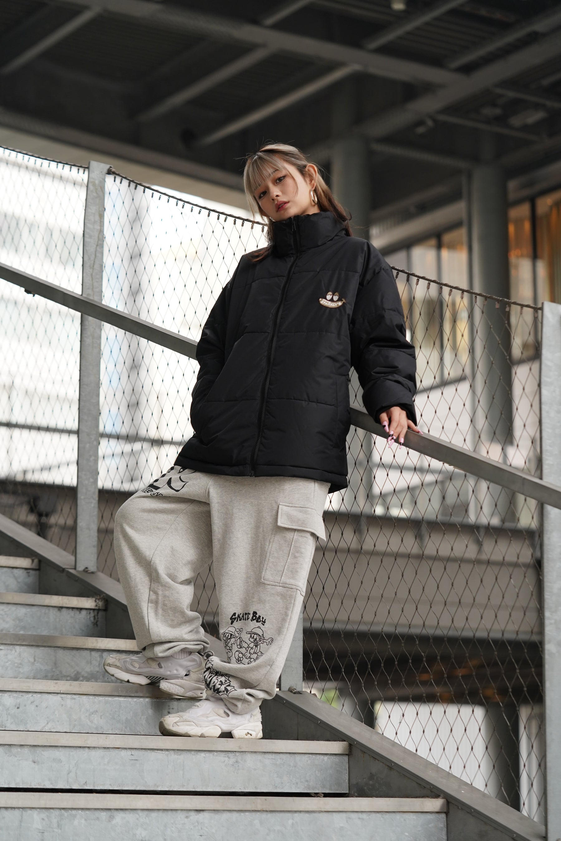 刺繍入り防風裏ラミネートインリブアウター