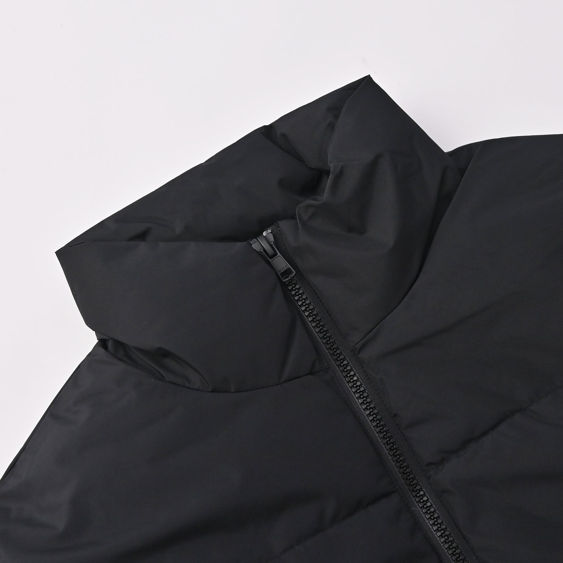 刺繍入り防風裏ラミネートインリブアウター