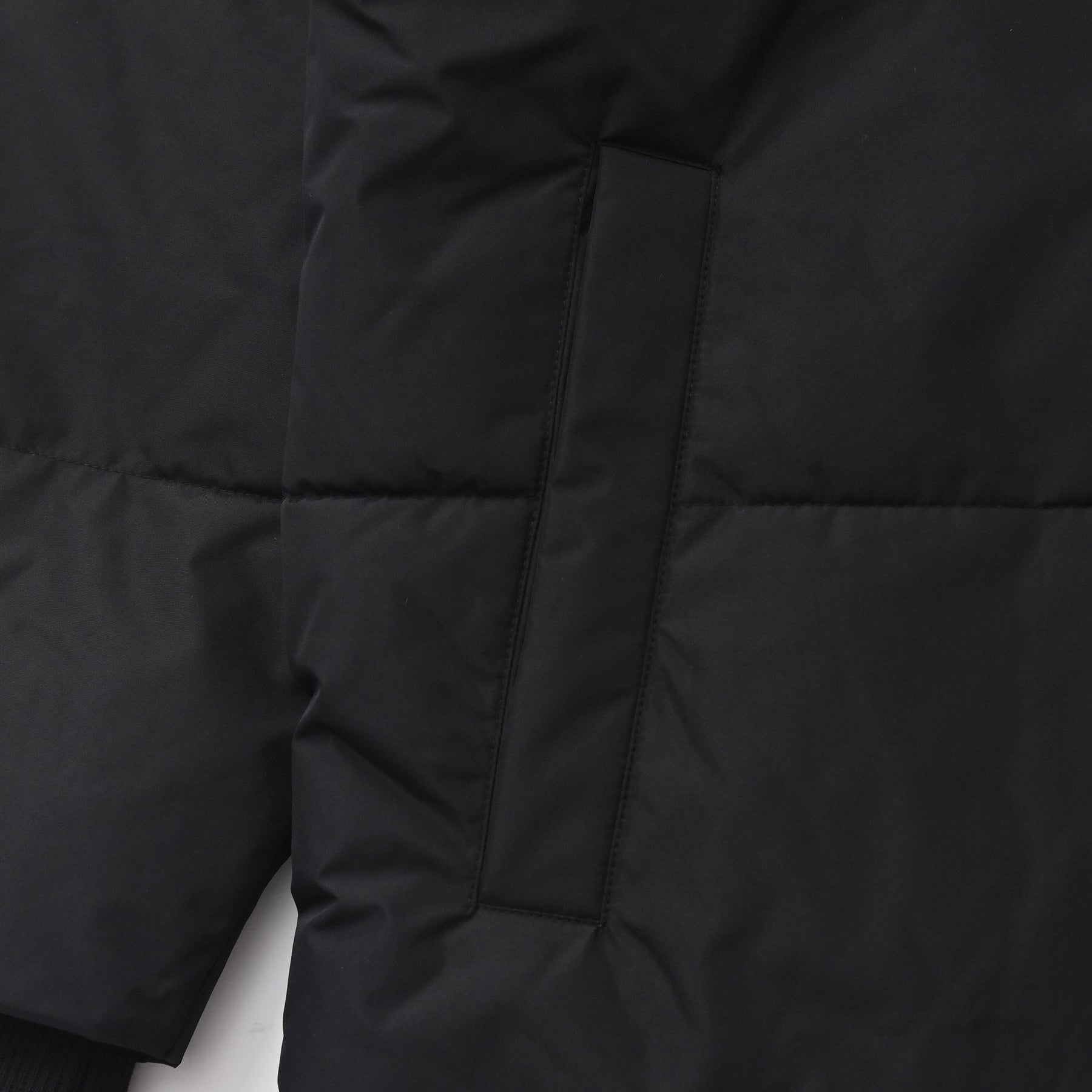 刺繍入り防風裏ラミネートインリブアウター