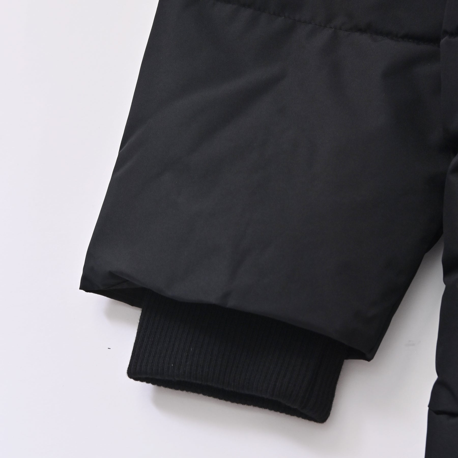 刺繍入り防風裏ラミネートインリブアウター