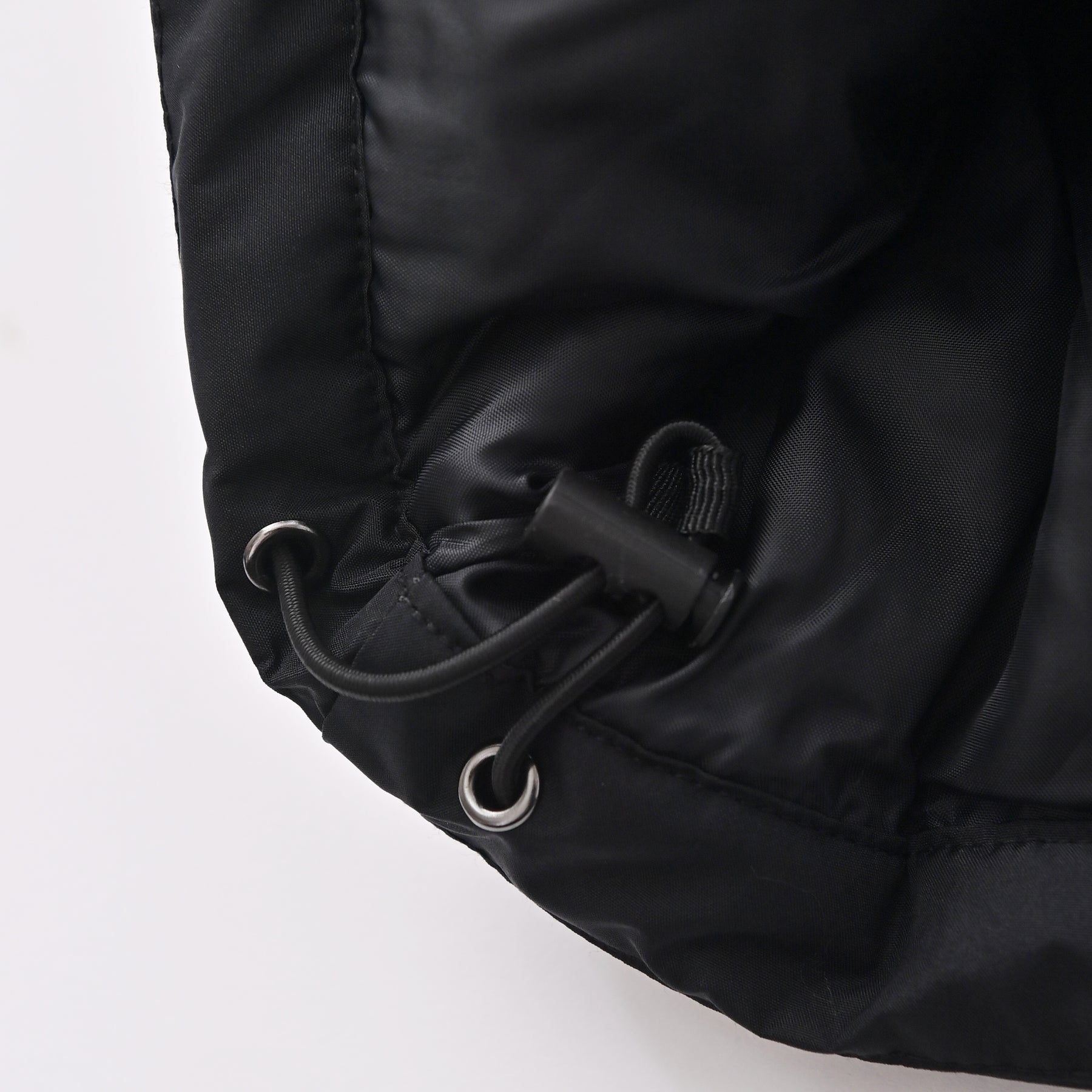 刺繍入り防風裏ラミネートインリブアウター