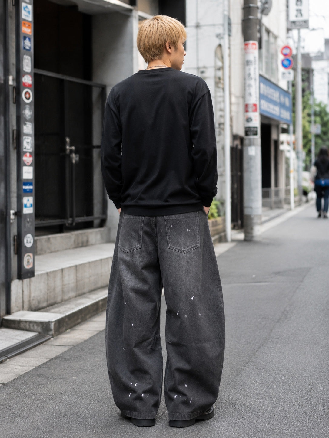 LOVE刺繍バレルレッグデニムパンツ（250611-131B）