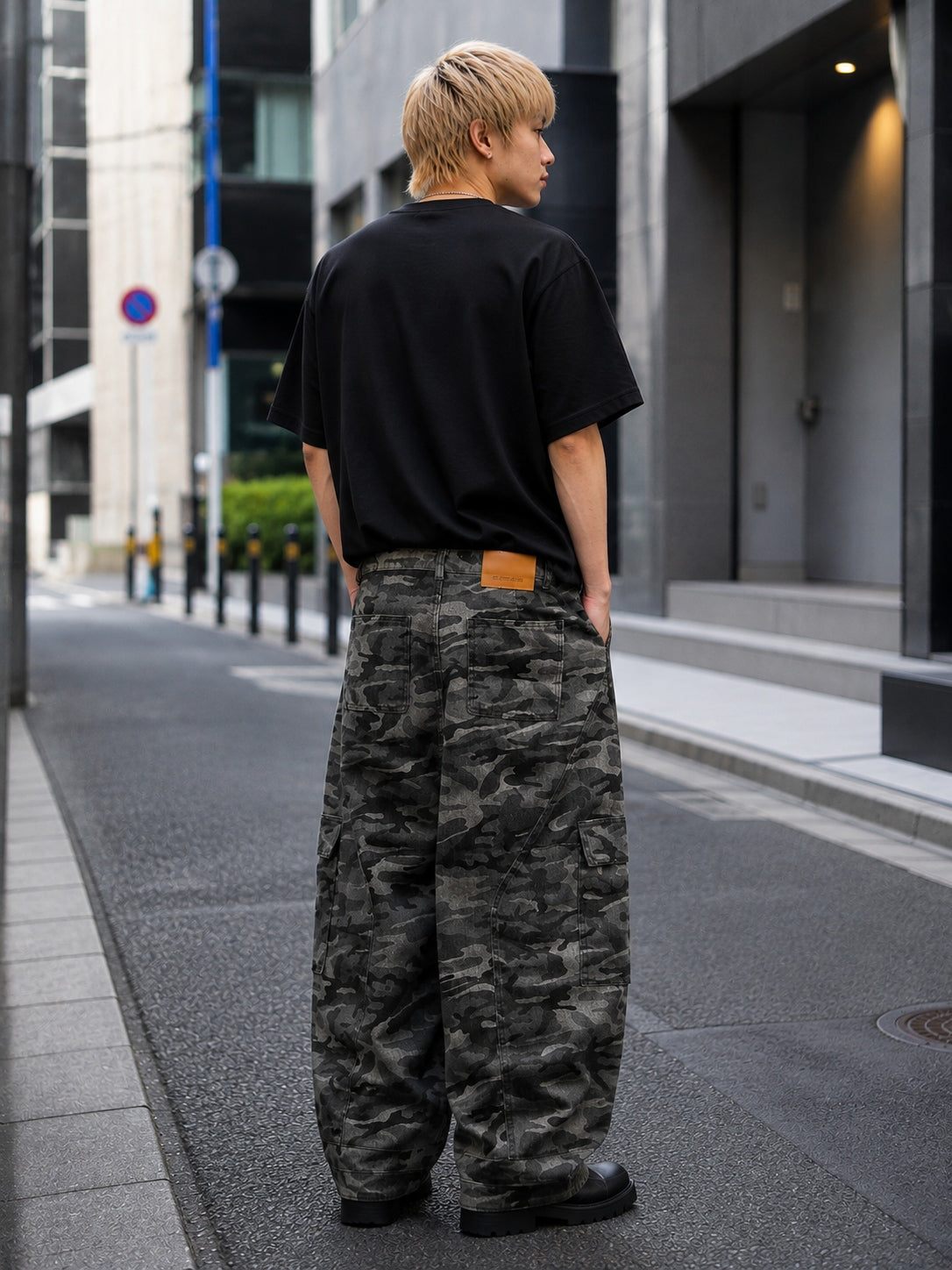迷彩バレルレッグカーゴパンツ（250704-121A）