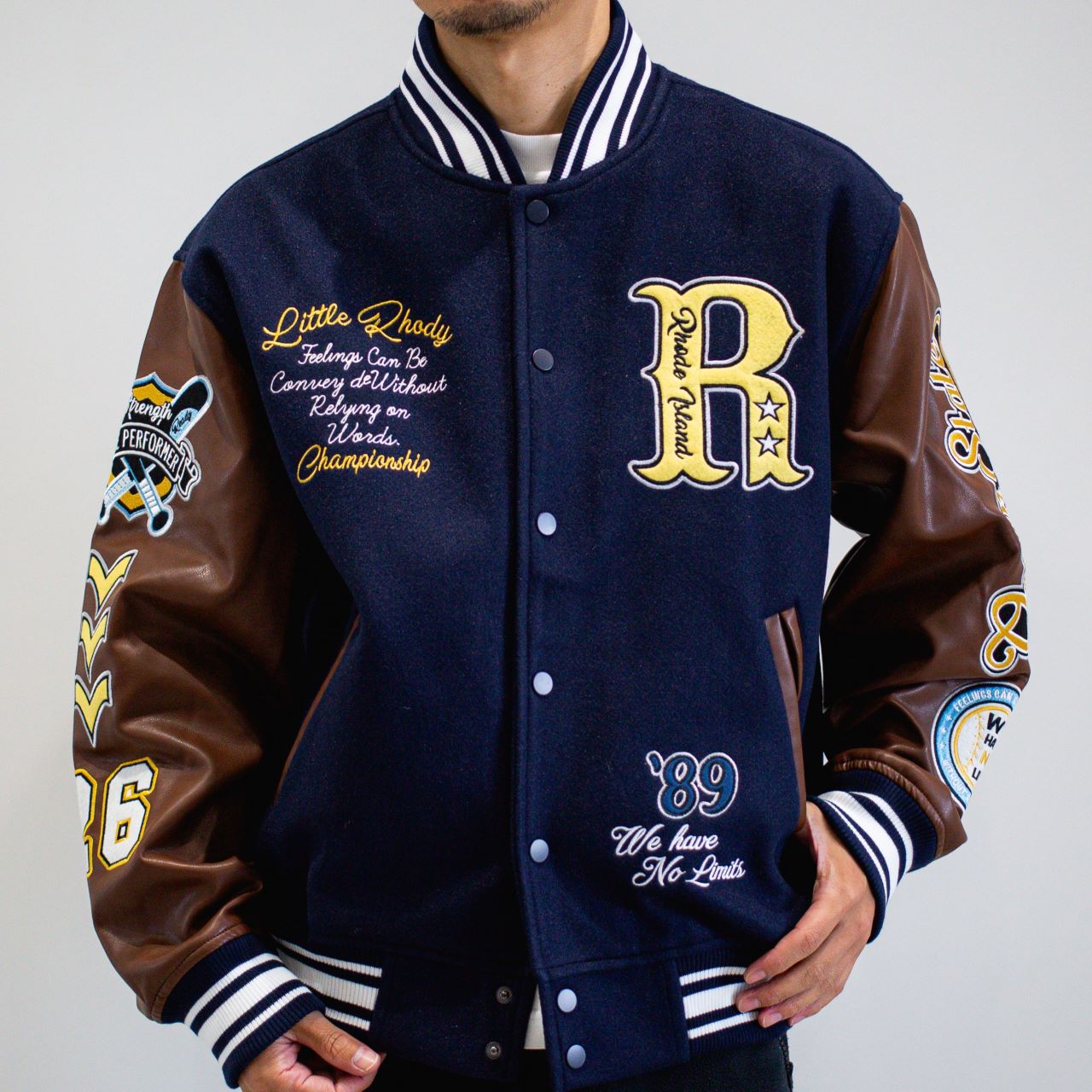 リブ襟ドット釦ベースボール袖PUスタジアムブルゾン（254-2027）