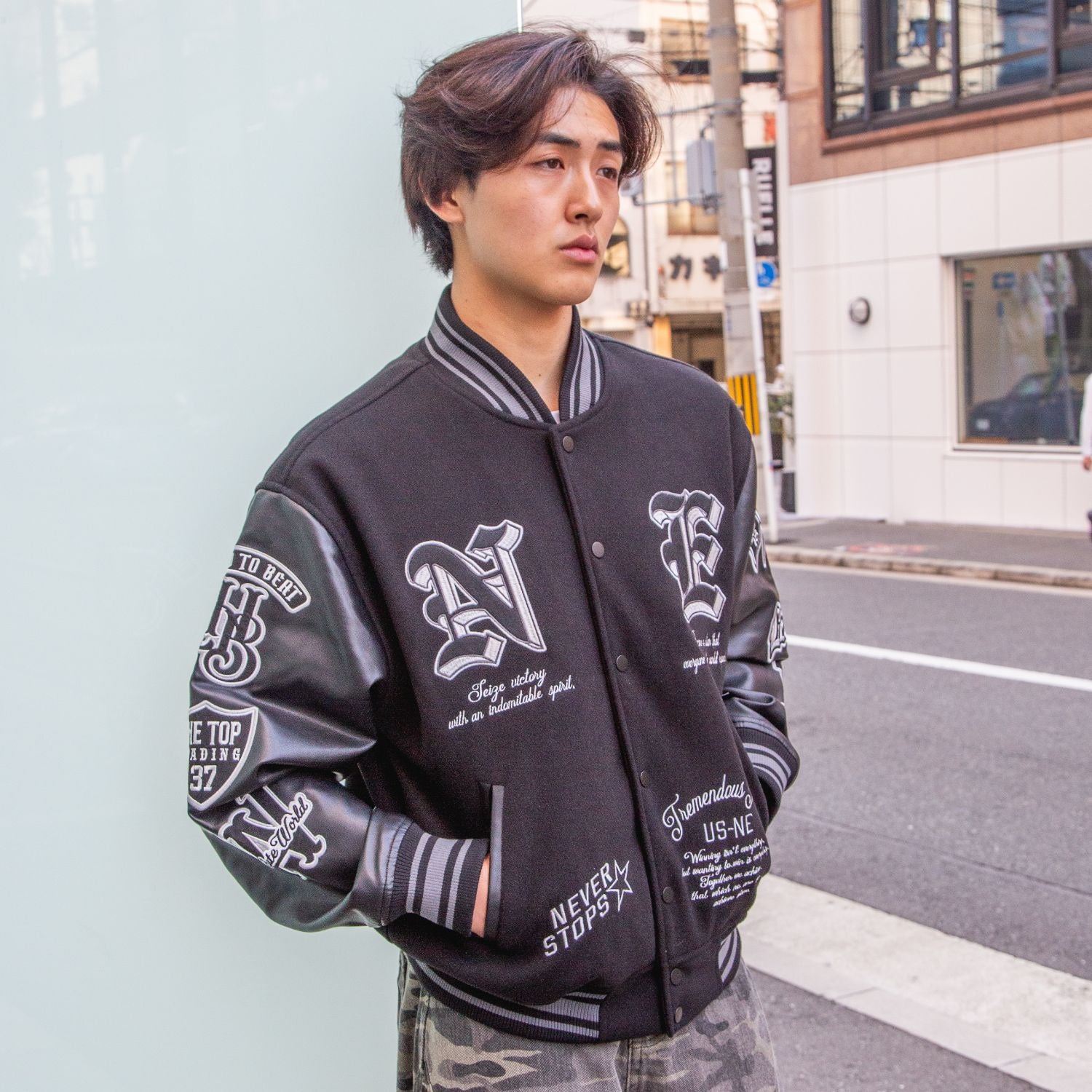 リブ襟ドット釦フェイクメルトン袖PUスタジアムブルゾン（254-2047）