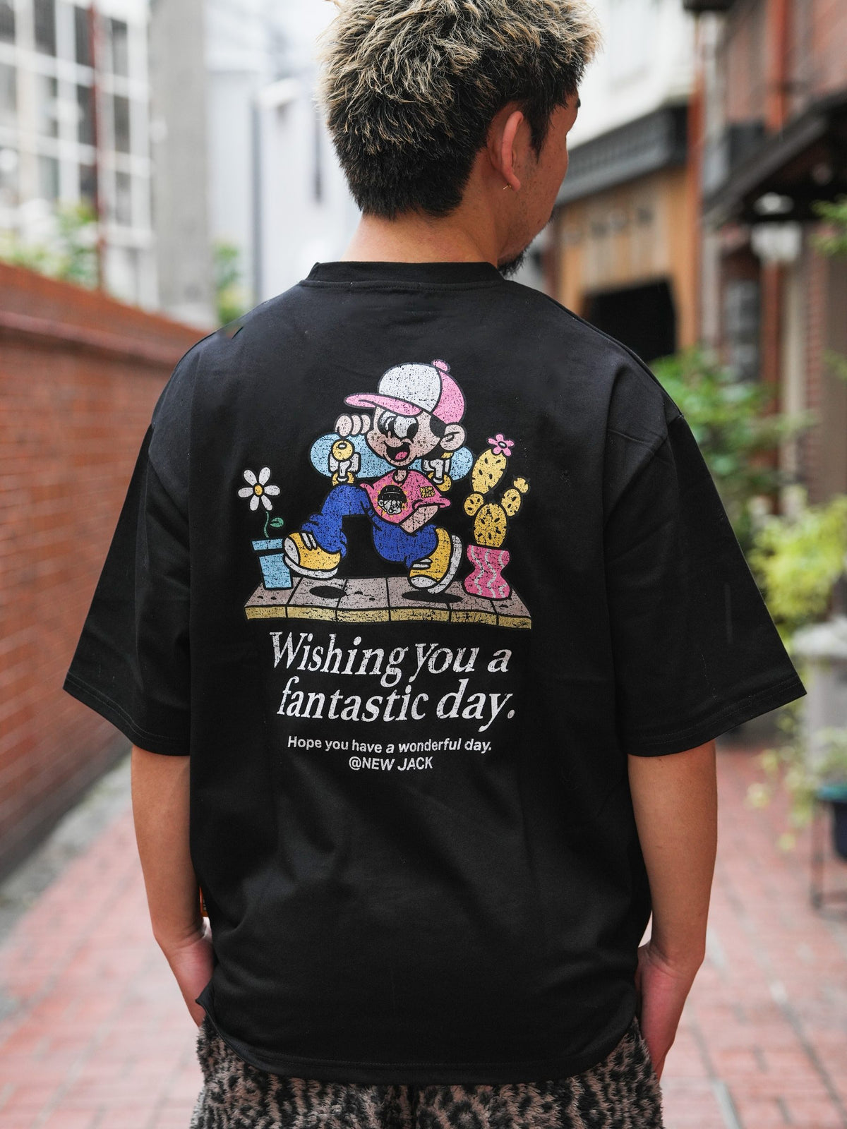 NEW JACK 缶バッジ付き掠れプリント 半袖Tシャツ(NJ262-2776)
