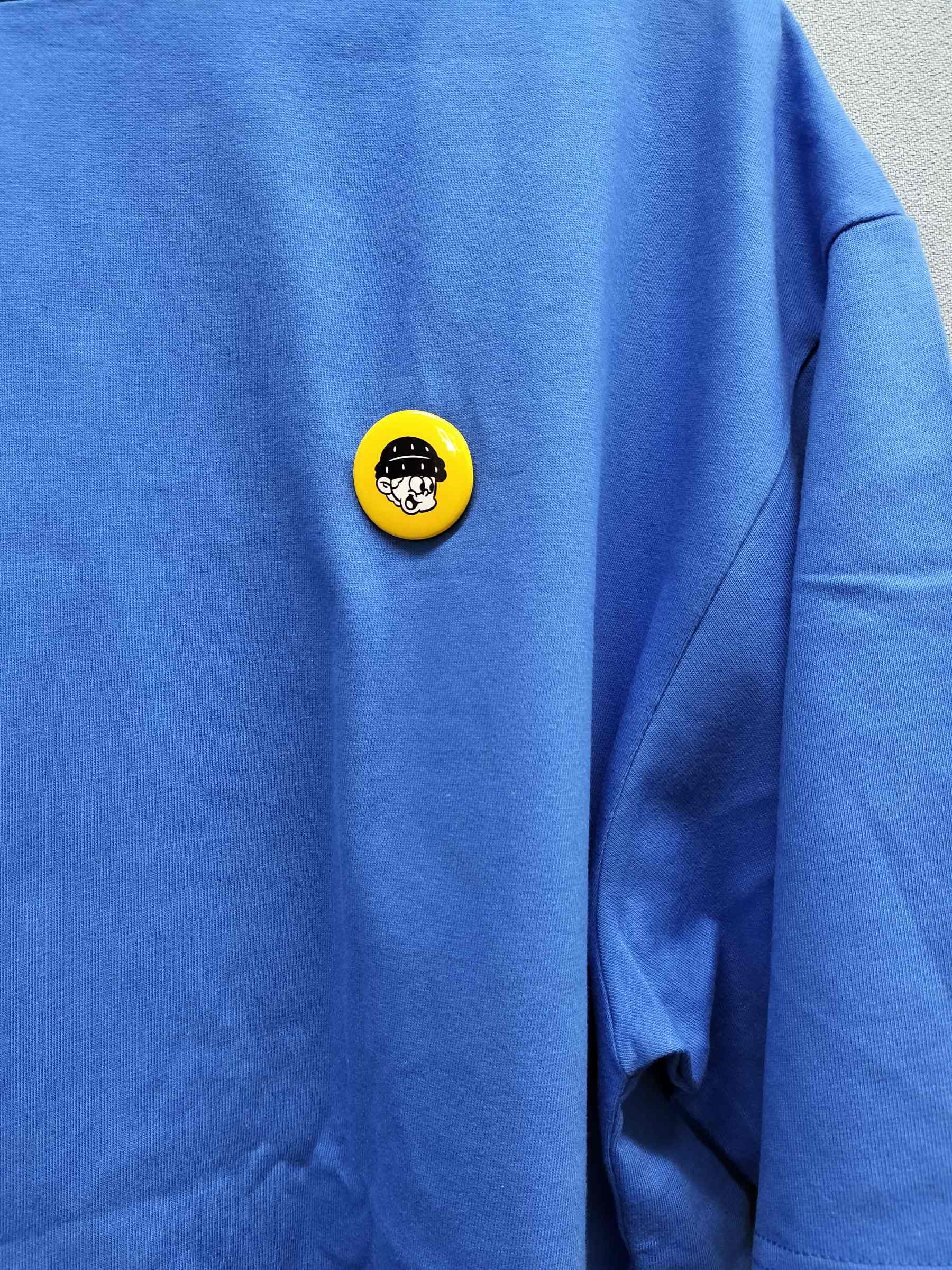 NEW JACK 缶バッジ付き掠れプリント 半袖Tシャツ(NJ262-2776)